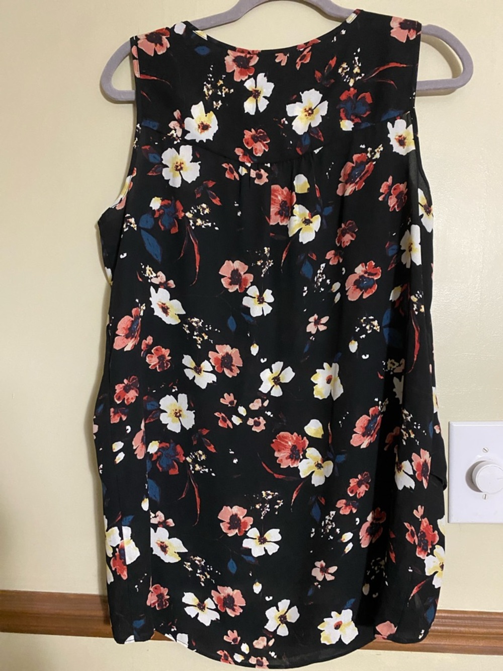 Chelsea & Theodore Black Floral Tunic with White and Coral Blooms - Picture 5 of 6